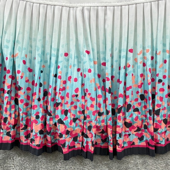 Lucky In Love Skort Womens Medium White Blue Red Abstract Pleated Tennis‎ Skirt - Picture 2 of 6